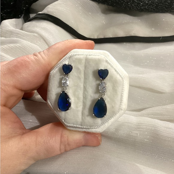 💙 White & Blue Sapphire Heart Drop Earrings - Picture 13 of 14